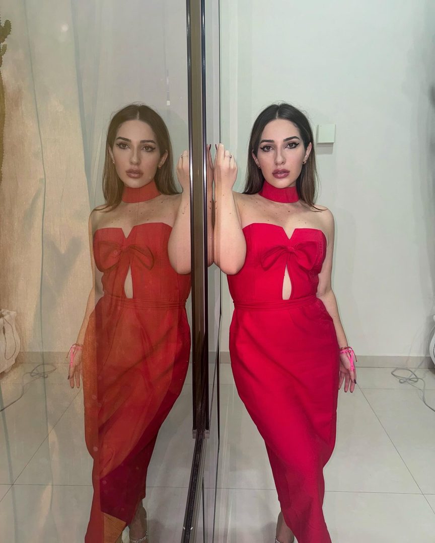 Amanda Meirelles com vestido vermelho 01